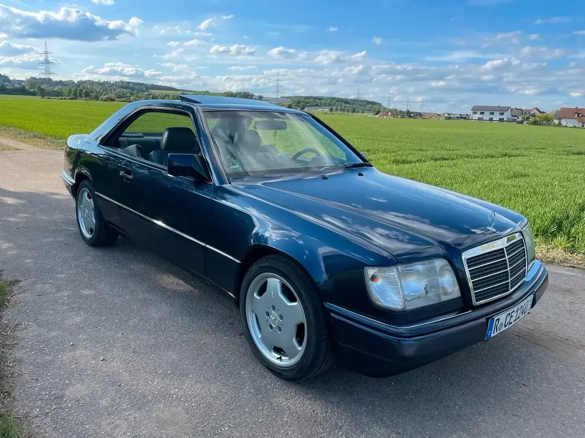 Gebraucht Mercedes E220 150 PS (110 kW) 1996 Blau Coupé