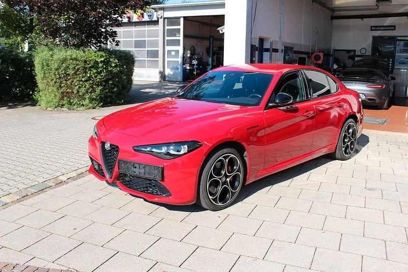 Rot Gebraucht 2023 Alfa Romeo Giulia Competizione Limousine | 36.900 € (Fairer Preis) - Bild 1/4