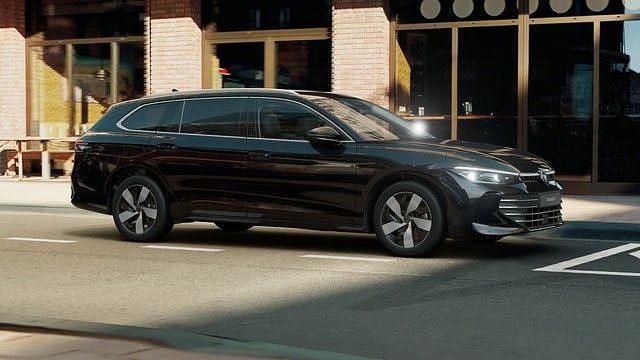 Neu VW Passat Business 150 PS (110 kW) 2025 Grenadillschwarz metallic Kombi