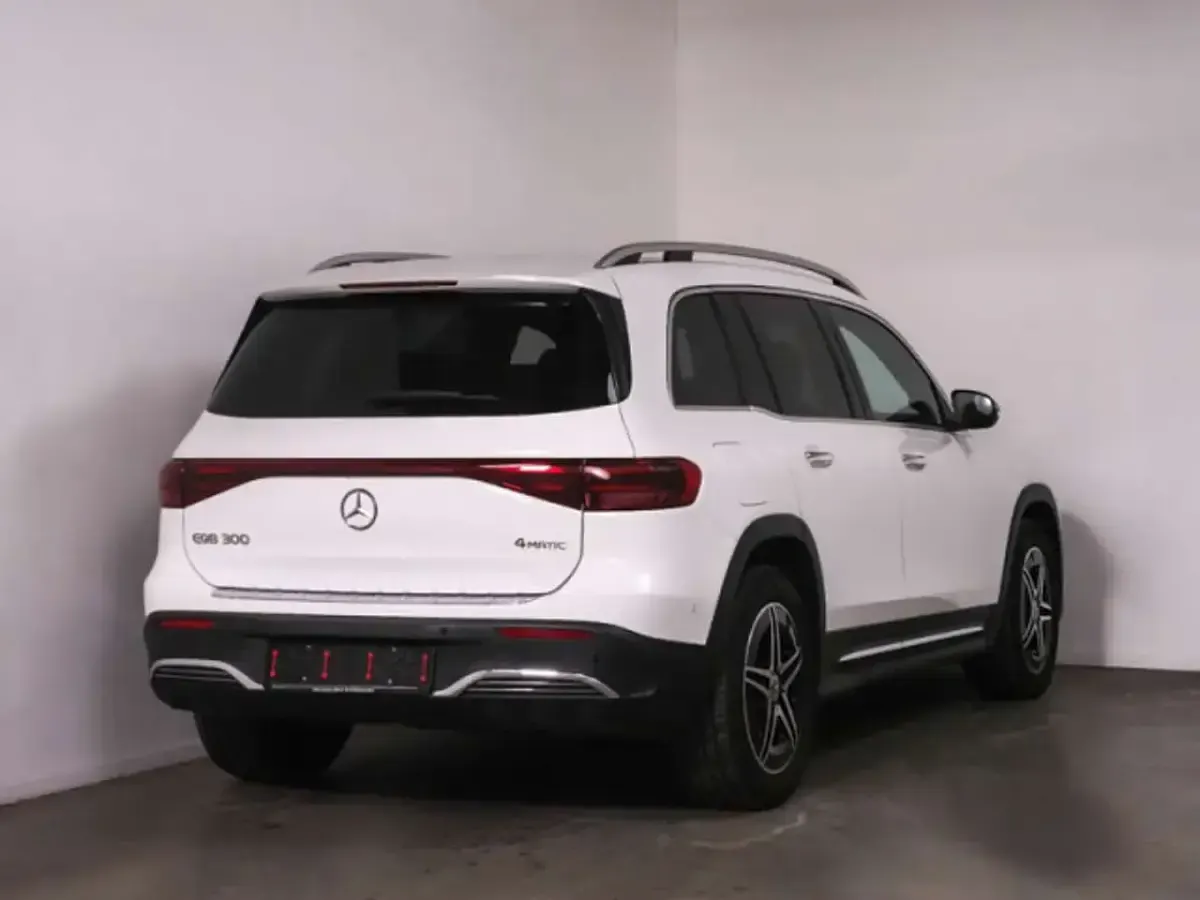 Gebraucht Mercedes EQB300 AMG 167 kW (228 PS) 2025 Polarweiß uni SUV