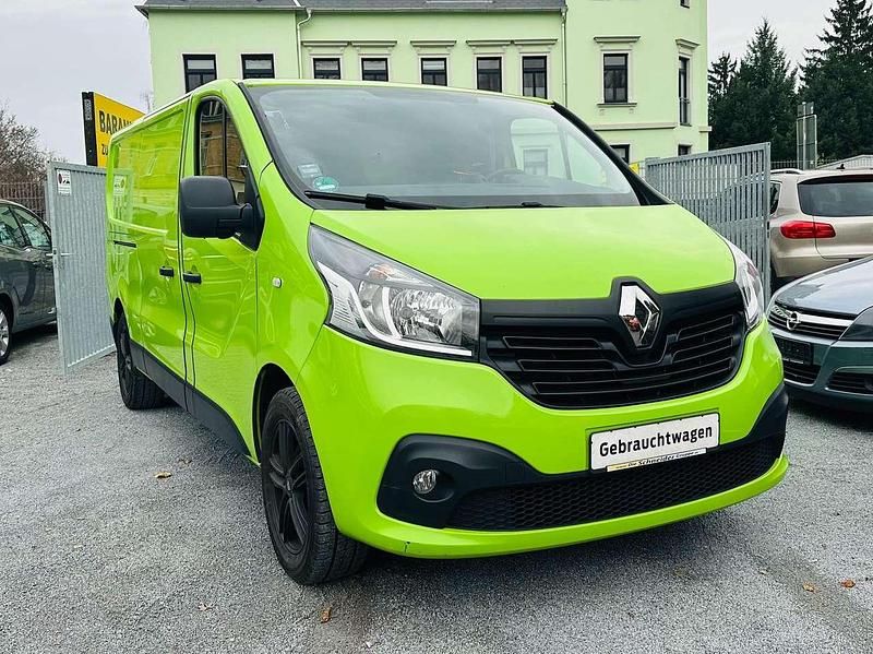 Grün bamboo Gebraucht 2018 Renault Trafic Komfort Van | 6.999 € (Guter Preis) - Bild 1/4