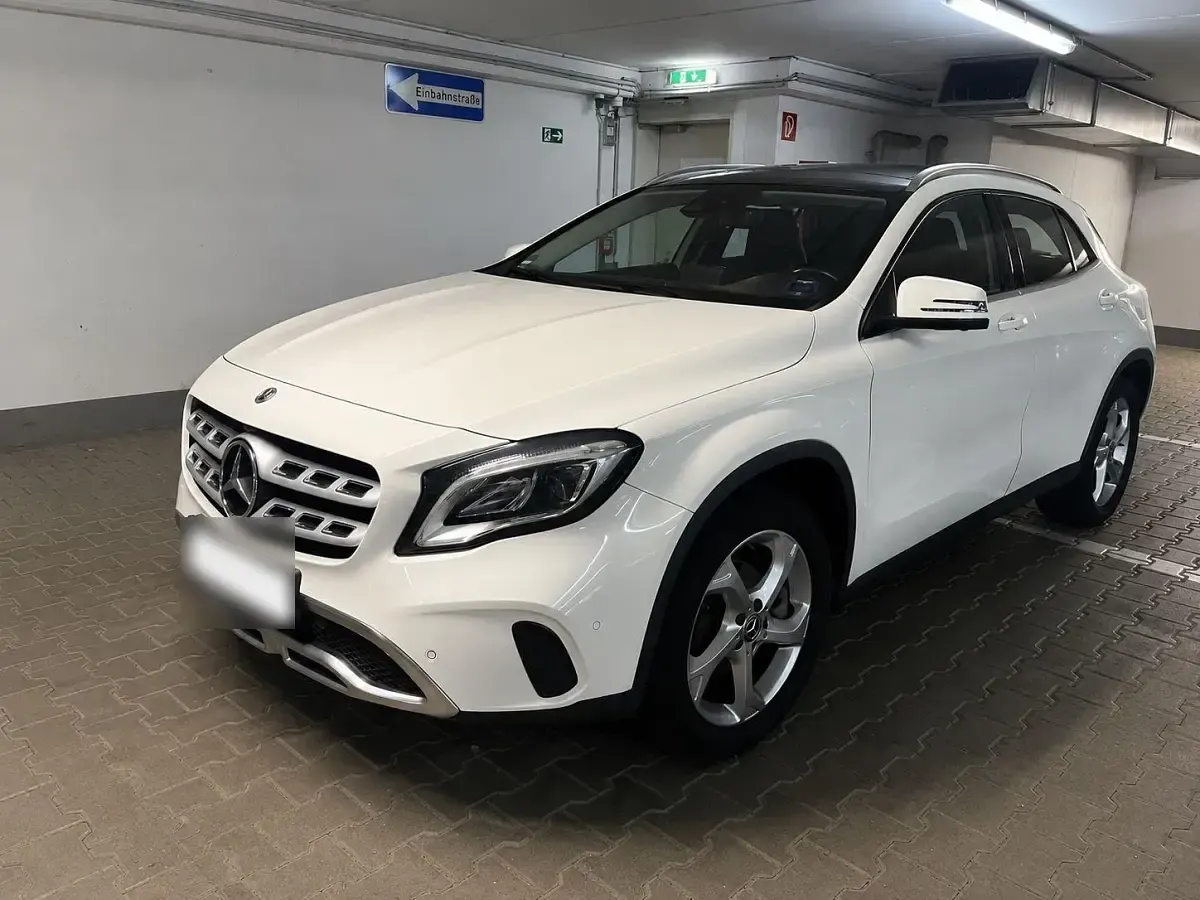 Gebraucht Mercedes GLA180 122 PS (89 kW) 2019 Weiß SUV