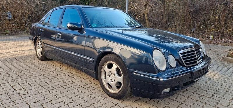 Gebraucht Mercedes E200 Avantgarde 163 PS (119 kW) 2000 Schwarz Limousine