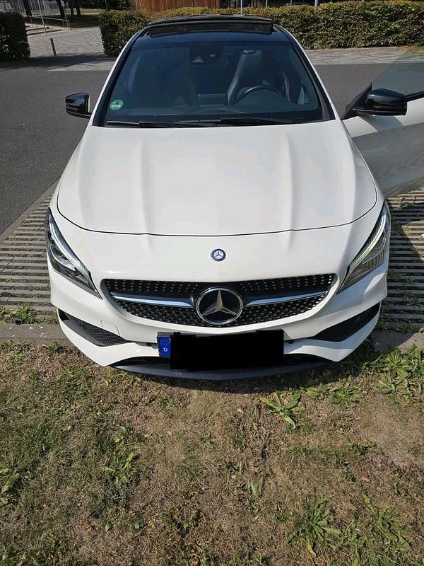 Weiß Gebraucht 2017 Mercedes CLA200 Kombi | 15.499 € (Fairer Preis) - Bild 1/4