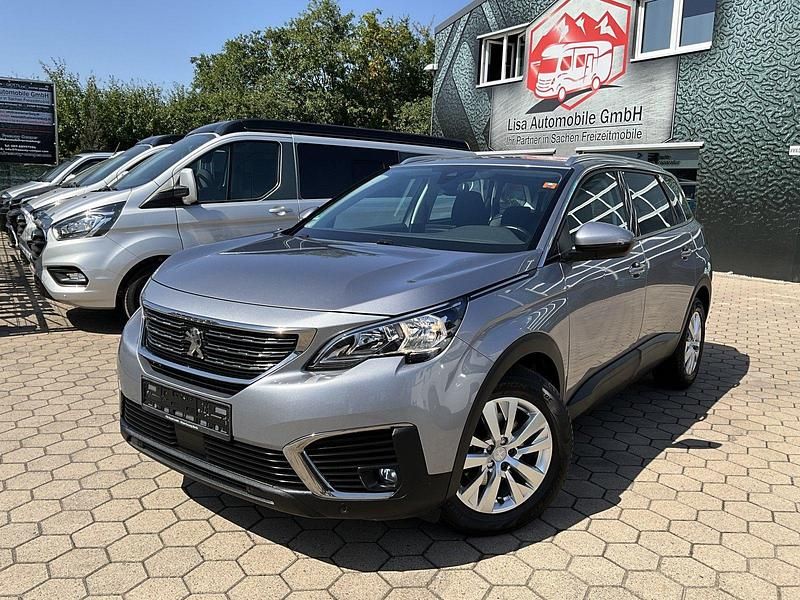 Silber Gebraucht 2017 Peugeot 5008 Van / Kleinbus | 14.800 € (Teuer) - Bild 1/4