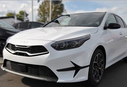 Gebraucht Kia Ceed 101 PS (74 kW) 2024 Deluxeweiß metallic Kleinwagen