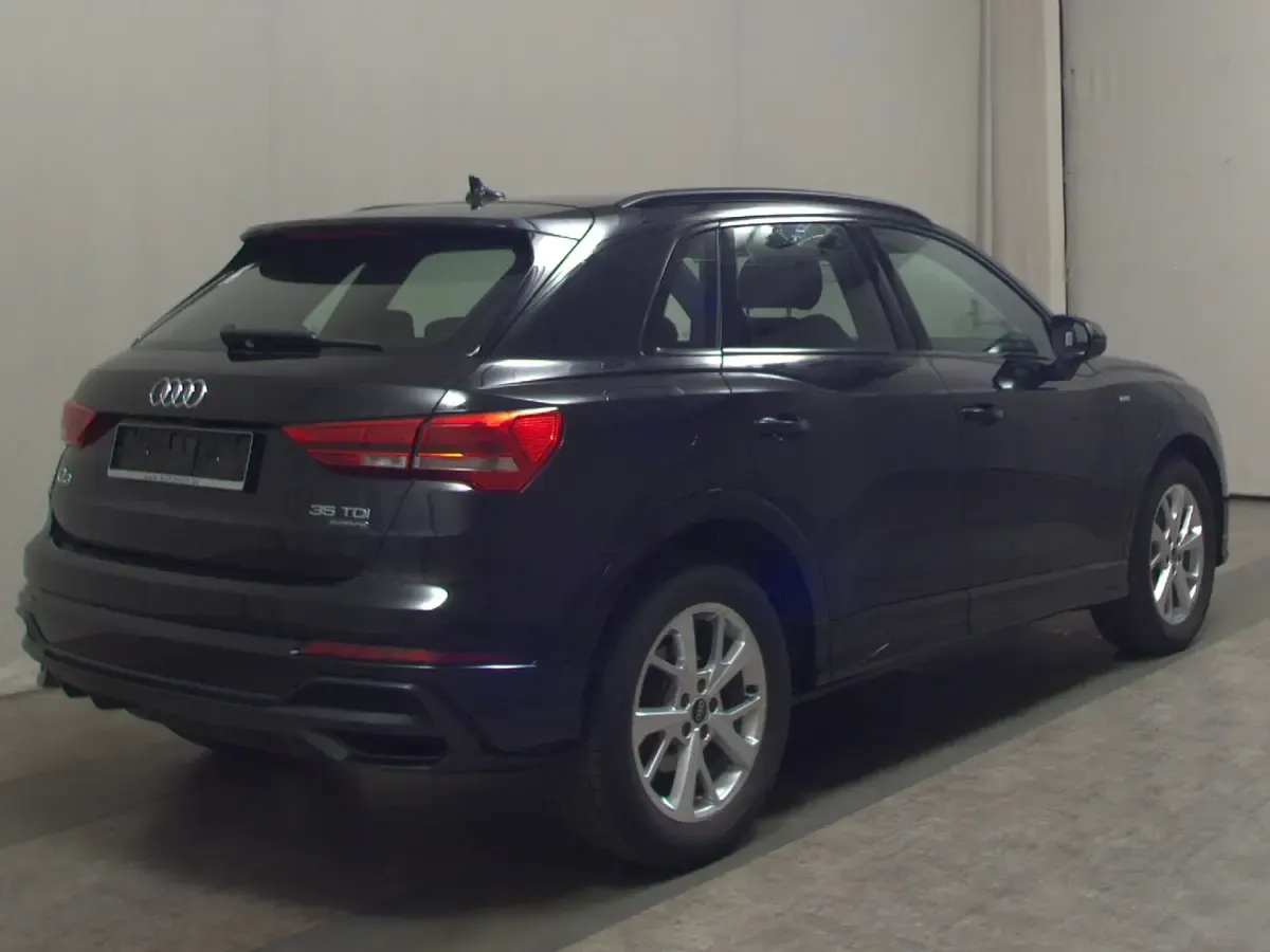 Gebraucht Audi Q3 S-Line 150 PS (110 kW) 2022 Mythosschwarz metallic SUV