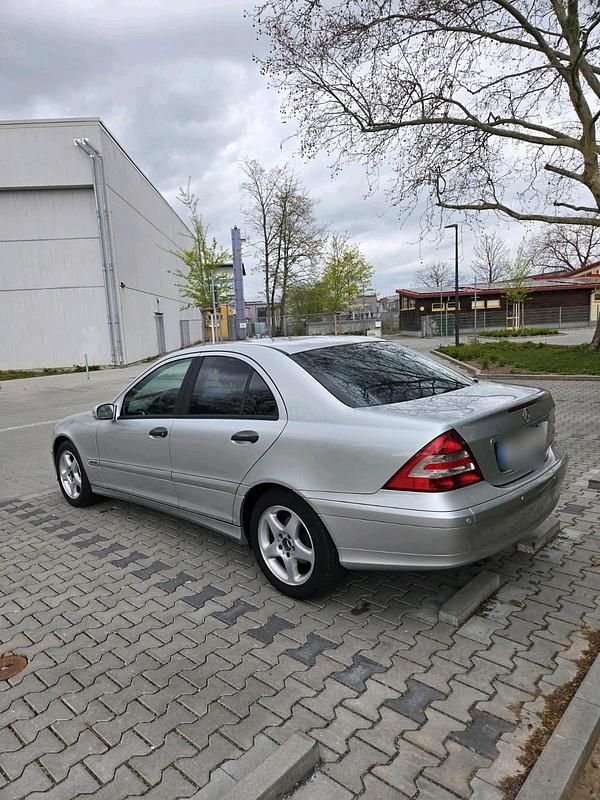 Gebraucht Mercedes 200 122 PS (89 kW) 2004 Silber Limousine