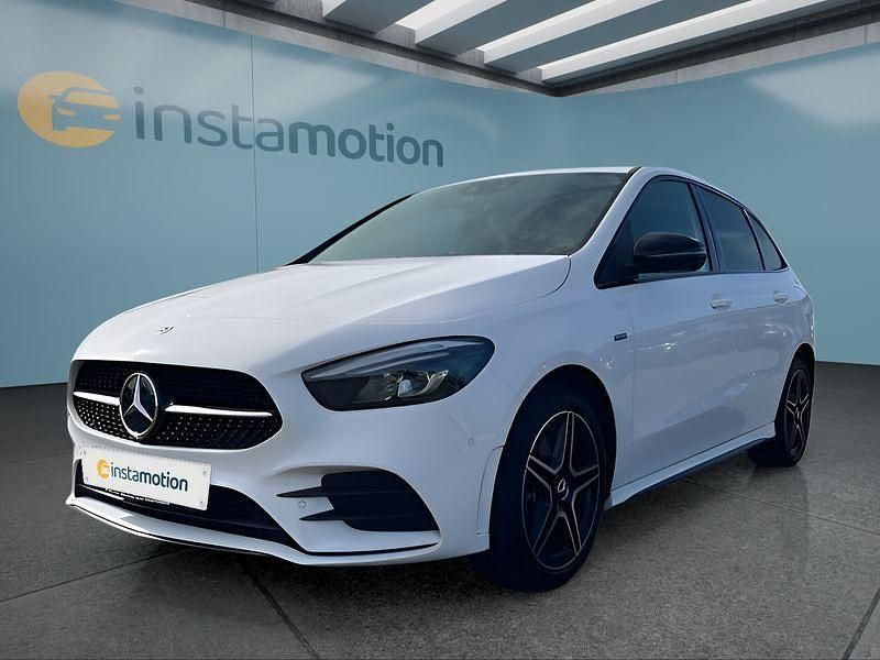 Weiß Gebraucht 2021 Mercedes B220 Van / Kleinbus | 28.949 € - Bild 1/4