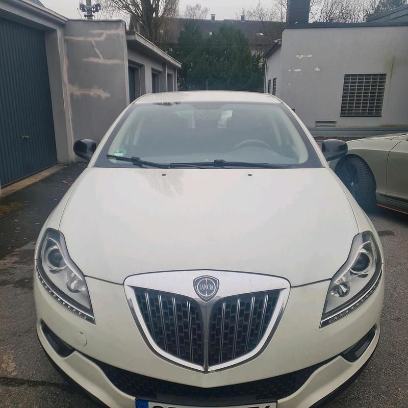 Gebraucht Lancia Delta 120 PS (88 kW) 2011 Weiß Kleinwagen