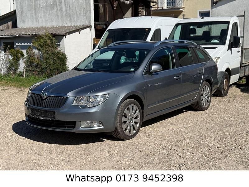 Gebraucht Skoda Superb Elegance 170 PS (125 kW) 2012 Grau Kombi