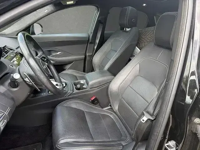 Gebraucht Jaguar E-Pace R-Dynamic 250 PS (183 kW) 2022 Schwarz (santorini black) SUV