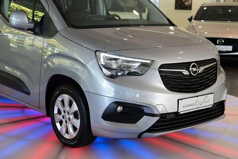 Gebraucht Opel Combo Life Elegance 131 PS (96 kW) 2022 Kontrast grau/quarz silber Van / Kleinbus