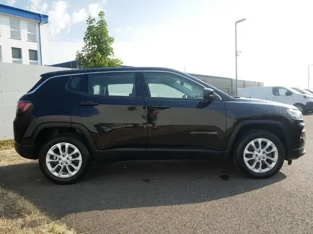 Gebraucht Jeep Compass Altitude 131 PS (96 kW) 2024 Schwarz SUV