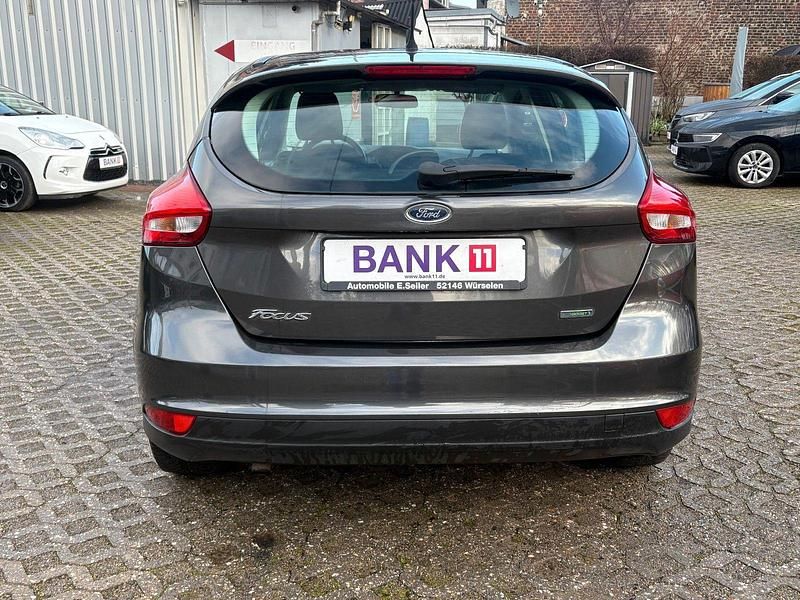 Gebraucht Ford Focus 101 PS (74 kW) 2015 Grau Kleinwagen