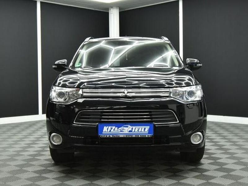 Gebraucht Mitsubishi Outlander P-HEV 177 PS (130 kW) 2014 Schwarz SUV