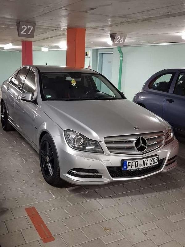 Silber Gebraucht 2011 Mercedes C220 Avantgarde Limousine | 9.998 € (Fairer Preis) - Bild 1/4