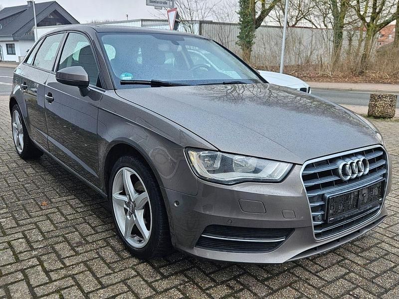 Gebraucht Audi A3 Attraction 105 PS (77 kW) 2013 Grau Limousine