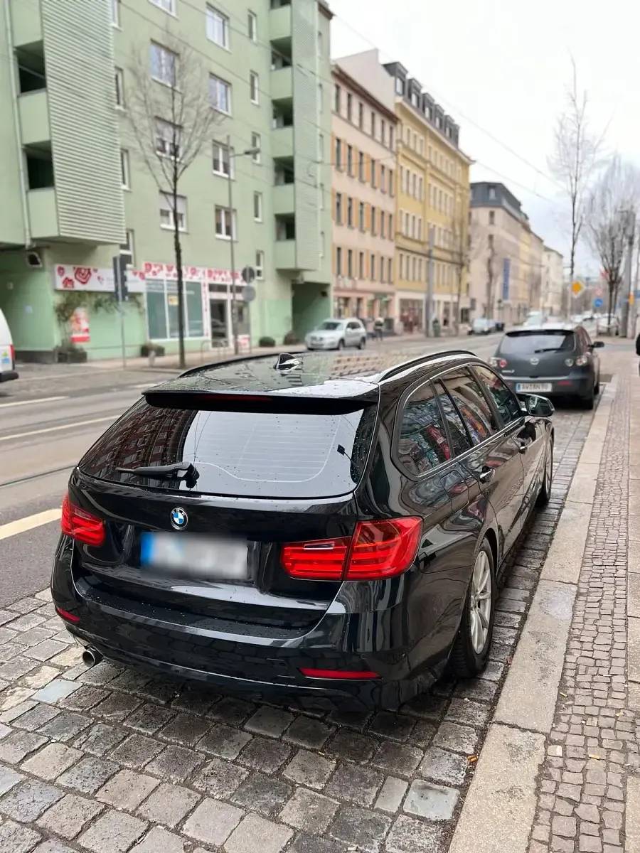 Gebraucht BMW 318 143 PS (105 kW) 2013 Schwarz Kombi