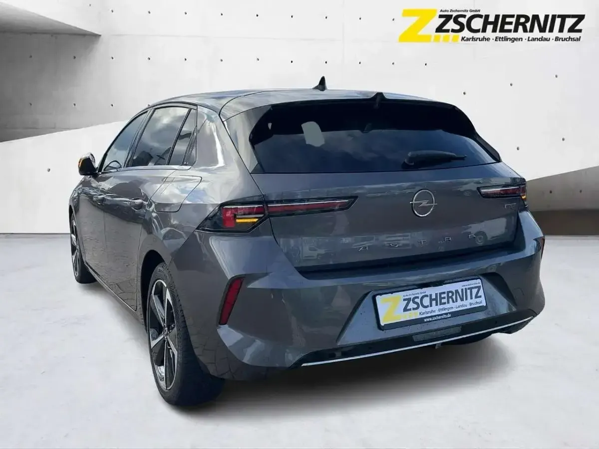 Gebraucht Opel Astra Elegance 181 PS (133 kW) 2023 Mondstein grau Kleinwagen