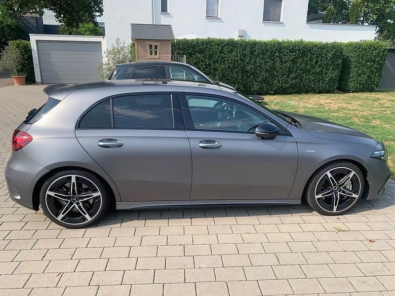 Grau Gebraucht 2024 Mercedes A35 AMG AMG Limousine | 47.000 € (Teuer) - Bild 1/4