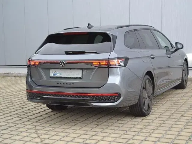 Gebraucht VW Passat R-line 193 PS (141 kW) 2025 Diabasgrau metallic / grenadi Kombi