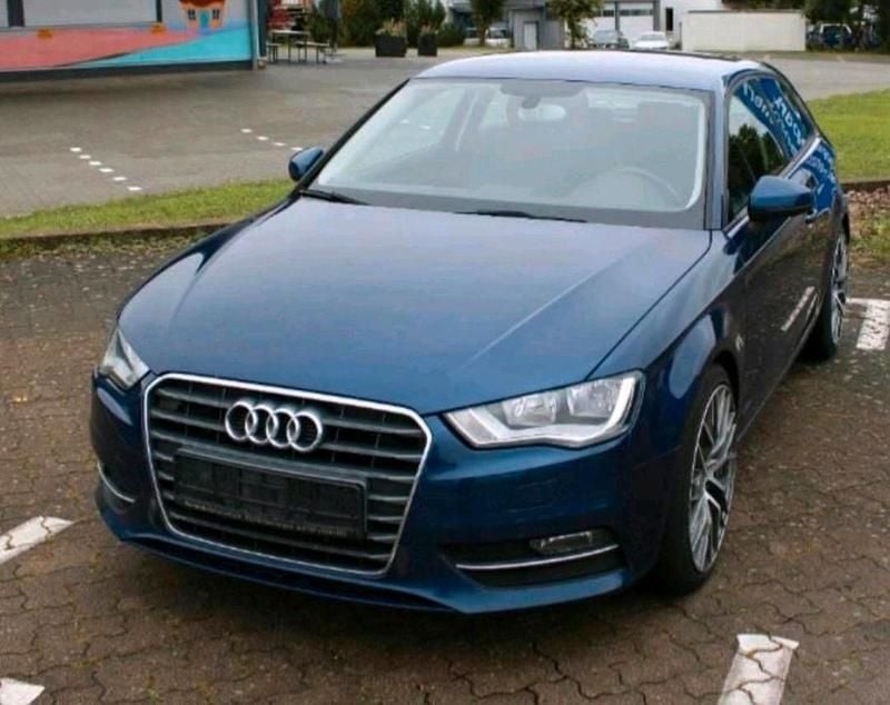 Blau Gebraucht 2015 Audi A3 Attraction Limousine | 6.200 € (Superpreis) - Bild 1/4