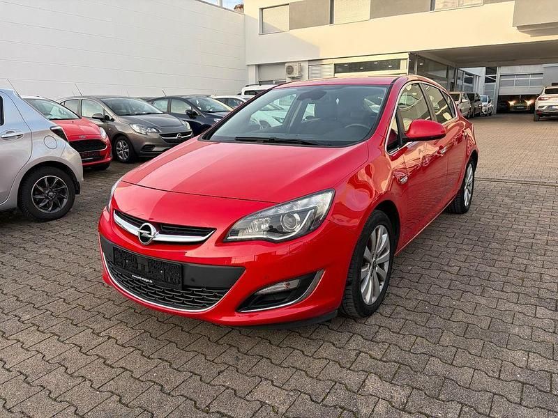 Rot Gebraucht 2012 Opel Astra Innovation Limousine | 2.995 € (Guter Preis) - Bild 1/4