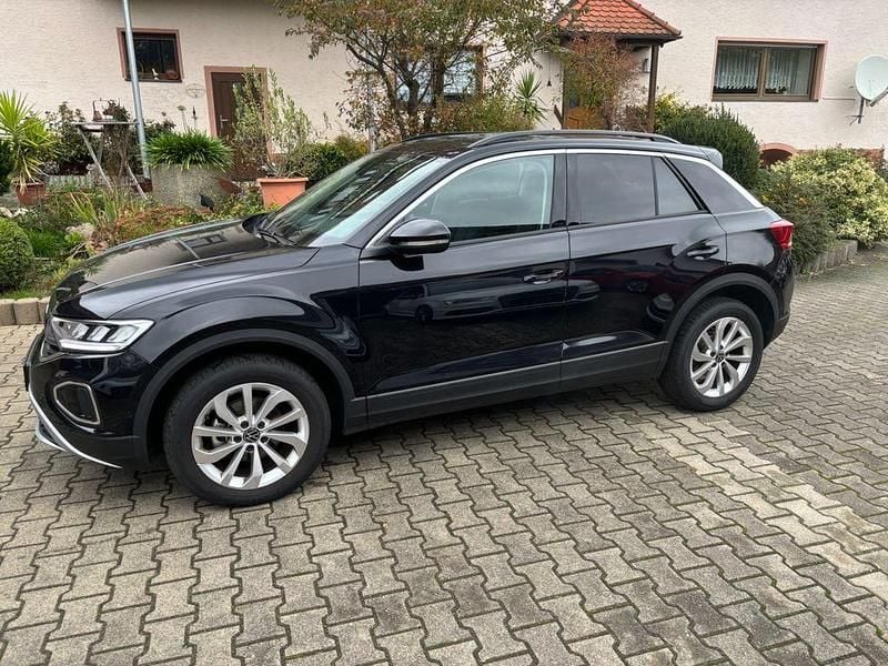 Deep black perleffekt Gebraucht 2024 VW T-Roc Edition SUV | 28.600 € (Guter Preis) - Bild 1/4