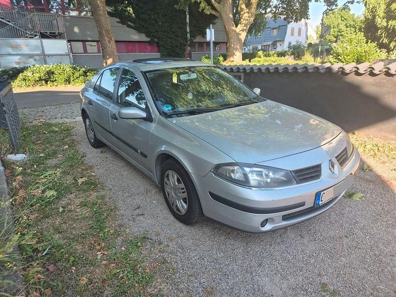 Gebraucht Renault Laguna II Avantage 111 PS (81 kW) 2005 Silber Limousine