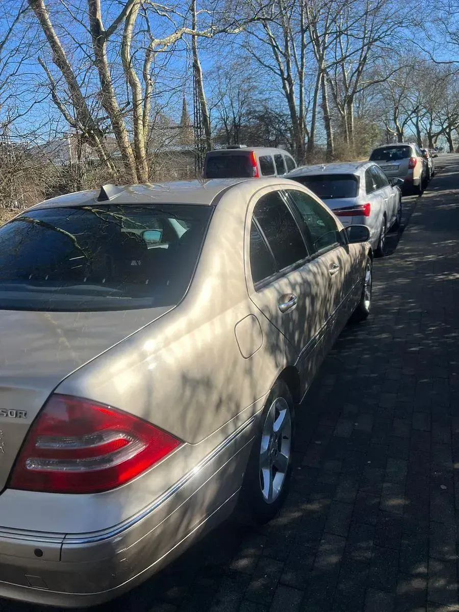 Gebraucht Mercedes C200 Elegance 163 PS (119 kW) 2003 Gold Limousine