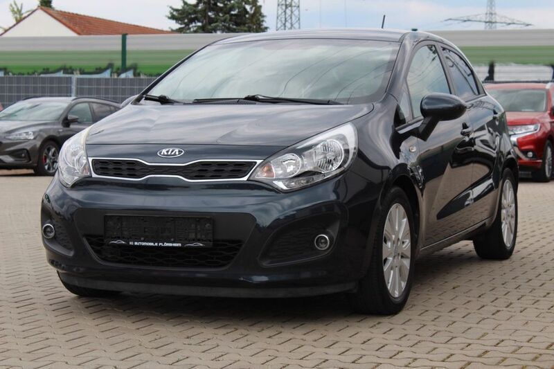 Blau Gebraucht 2015 Kia Rio DREAM-TEAM Edition Limousine | 8.650 € (Fairer Preis) - Bild 1/4
