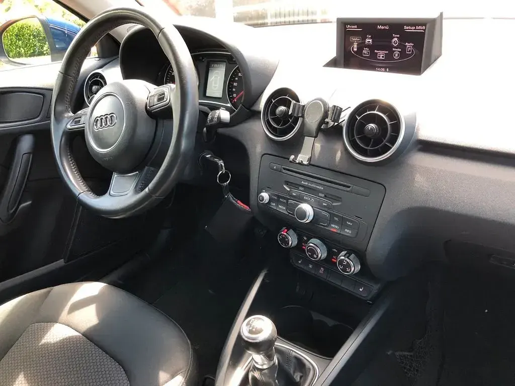 Gebraucht Audi A1 Attraction 86 PS (63 kW) 2012 Blau Kleinwagen