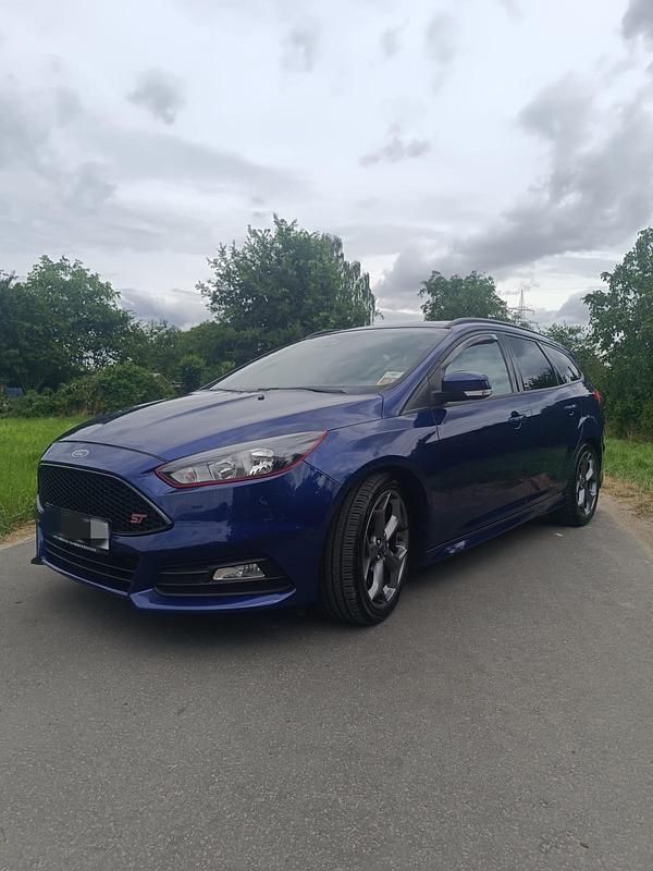 Blau Gebraucht 2015 Ford Focus ST Kombi | 14.490 € (Fairer Preis) - Bild 1/4