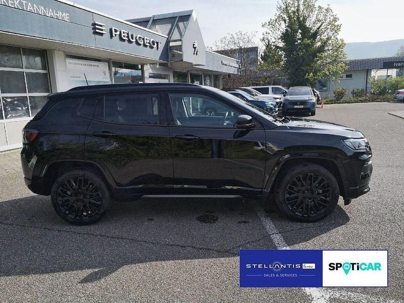 Käytetty Jeep Compass 131 HP (96 kW) 2024 Musta Katumaasturi