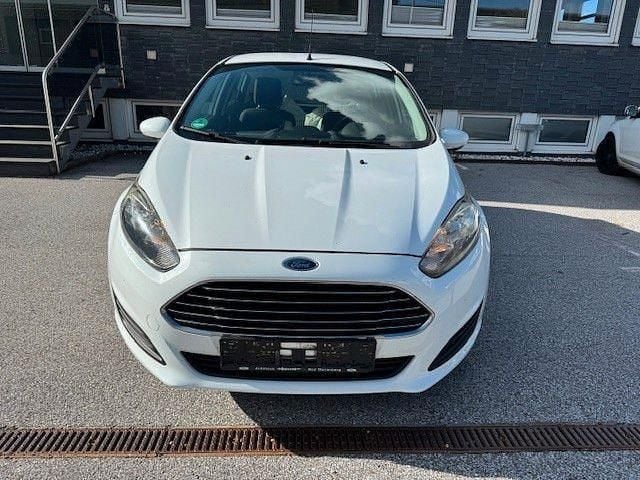 Weiß Gebraucht 2014 Ford Fiesta Trend Kleinwagen | 3.700 € (Guter Preis) - Bild 1/4