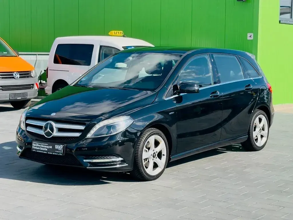 Gebraucht Mercedes B200 156 PS (114 kW) 2011 Schwarz Kleinwagen