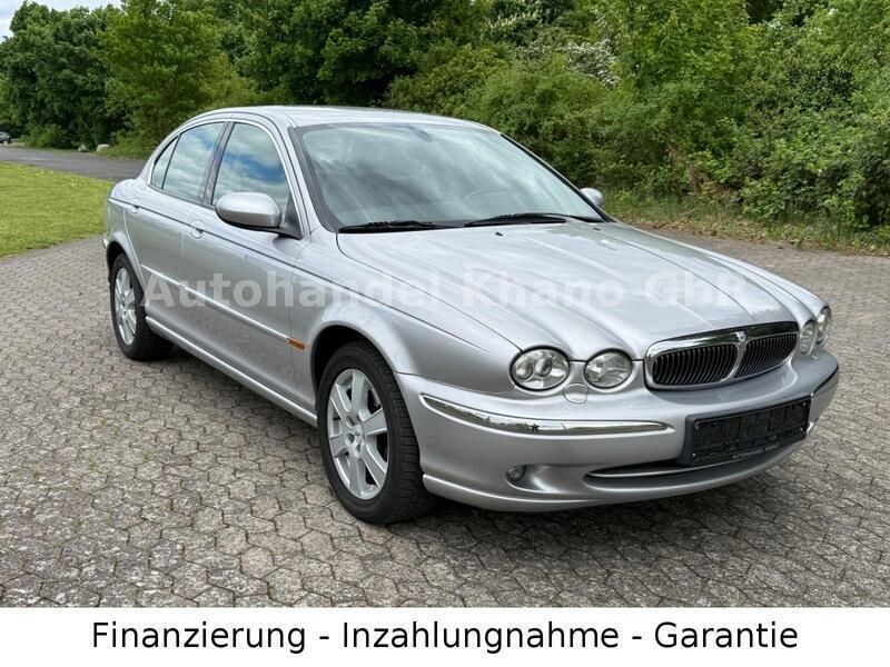 Silber Gebraucht 2002 Jaguar X-type Limousine | 8.990 € - Bild 1/4