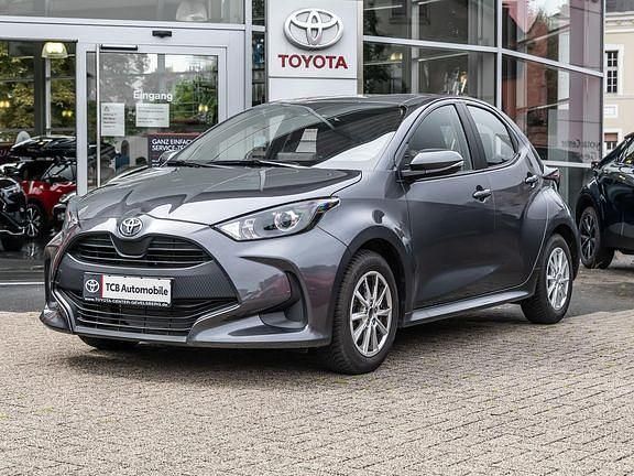 Marlingrau metallic Gebraucht 2023 Toyota Yaris Basis Kleinwagen | 16.899 € (Fairer Preis) - Bild 1/4