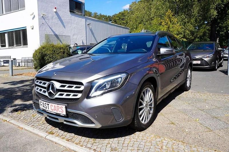 Gebraucht Mercedes GLA250 Progressive 211 PS (155 kW) 2017 Mountaingrau SUV