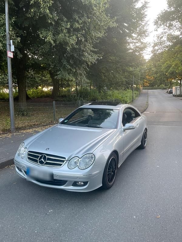 Silber Gebraucht 2006 Mercedes CLK280 Avantgarde Coupé | 5.950 € (Superpreis) - Bild 1/4