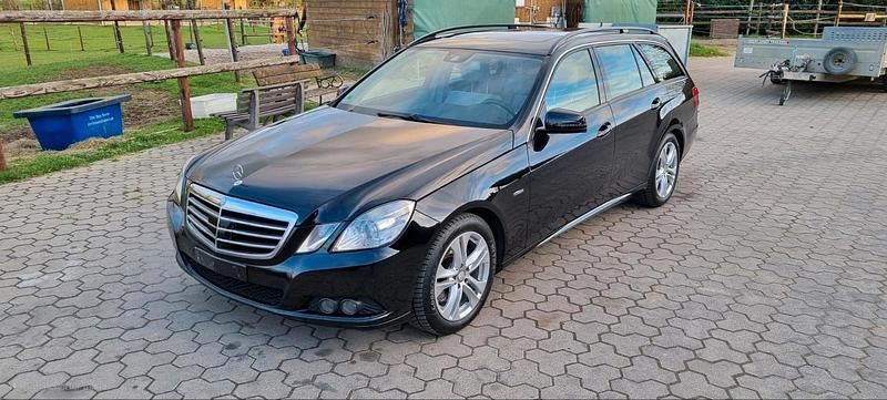 Schwarz Gebraucht 2010 Mercedes E300 Kombi | 9.450 € (Fairer Preis) - Bild 1/4
