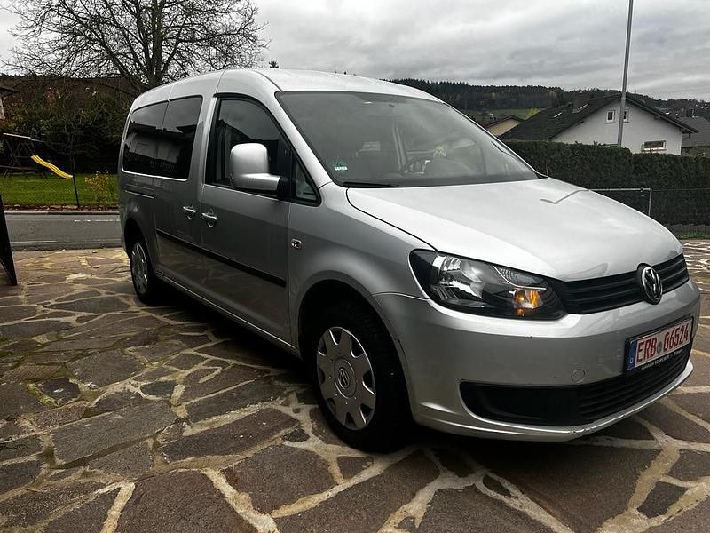 Silber Gebraucht 2013 VW Caddy Maxi Trendline Van / Kleinbus | 27.500 € - Bild 1/4