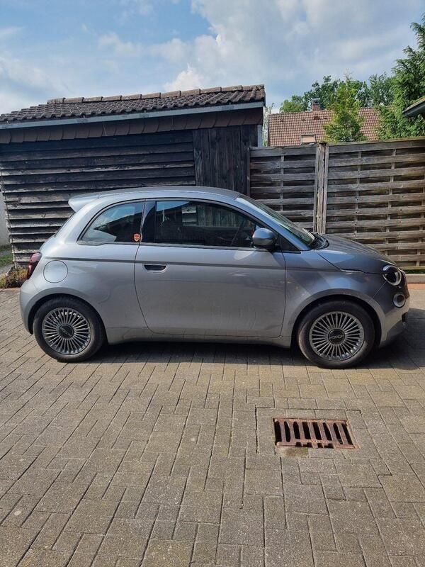 Grau Gebraucht 2022 Fiat 500e Icon Kleinwagen | 17.500 € (Superpreis) - Bild 1/4