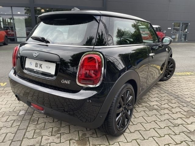 Gebraucht Mini ONE 102 PS (75 kW) 2019 Schwarz metallic midnight black metallic Kleinwagen