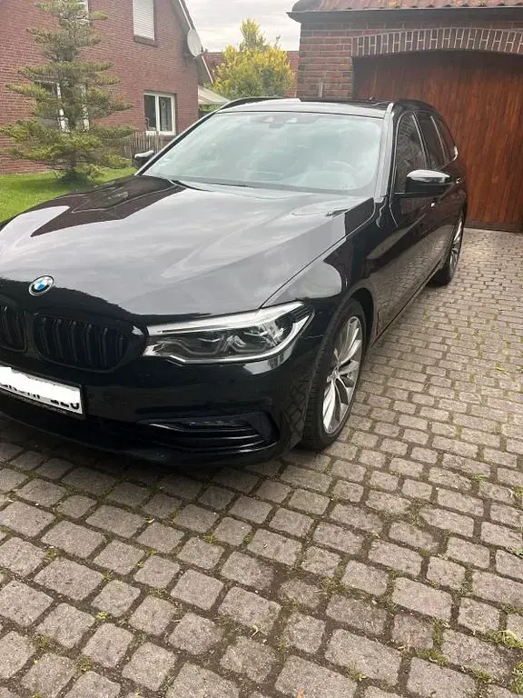 Gebraucht BMW 520 Sport Line 190 PS (139 kW) 2018 Schwarz Kombi