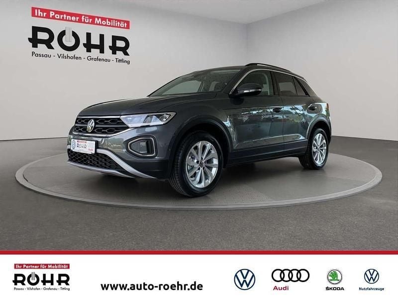 Indiumgrau metallic Gebraucht 2025 VW T-Roc Life SUV | 27.700 € (Superpreis) - Bild 1/4