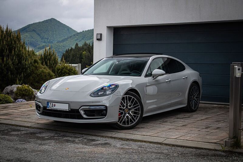 Grau Gebraucht 2022 Porsche Panamera 4S Limousine | 122.990 € - Bild 1/4