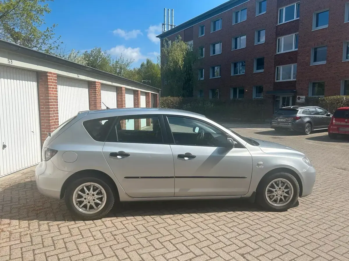 Gebraucht Mazda 3 84 PS (61 kW) 2007 Silber Limousine