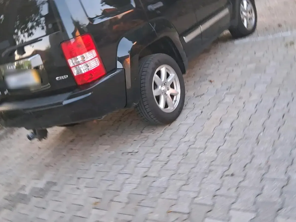 Gebraucht Jeep Cherokee 177 PS (130 kW) 2009 Schwarz SUV